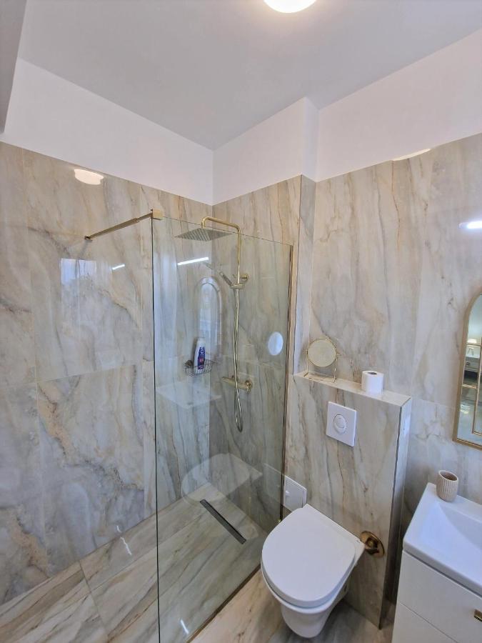 Laroka House Luxury Apartment City Center Universitate 布加勒斯特 外观 照片