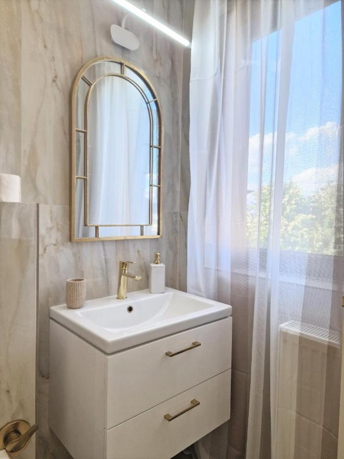 Laroka House Luxury Apartment City Center Universitate 布加勒斯特 外观 照片
